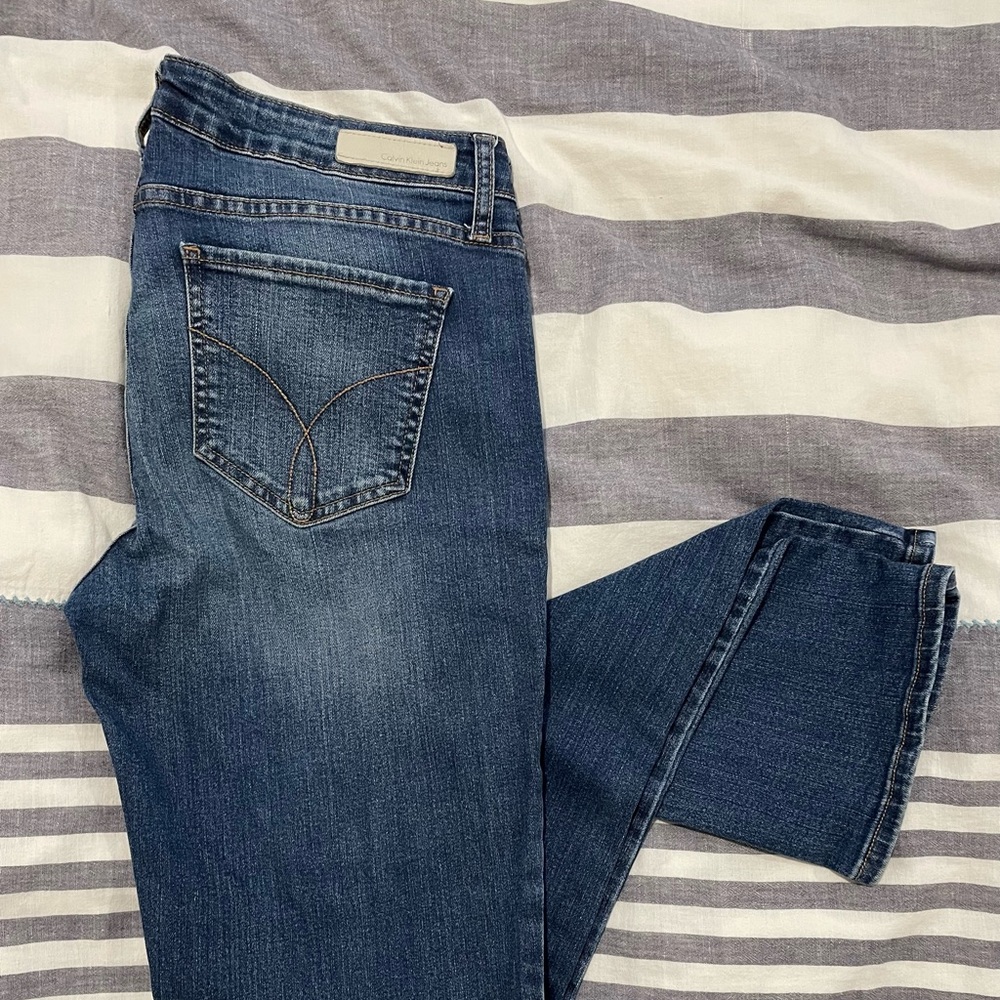 Calvin Klein straight leg crop blue jeans